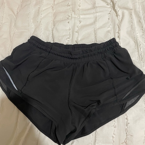 lululemon athletica Pants - Black size 6 2.5 Hotty Hots